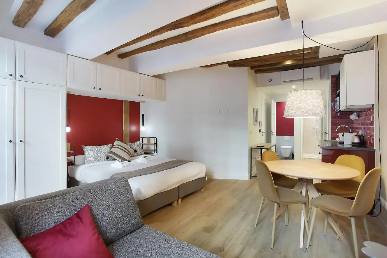 Rent A - Aparts Cadet Apartment Paris