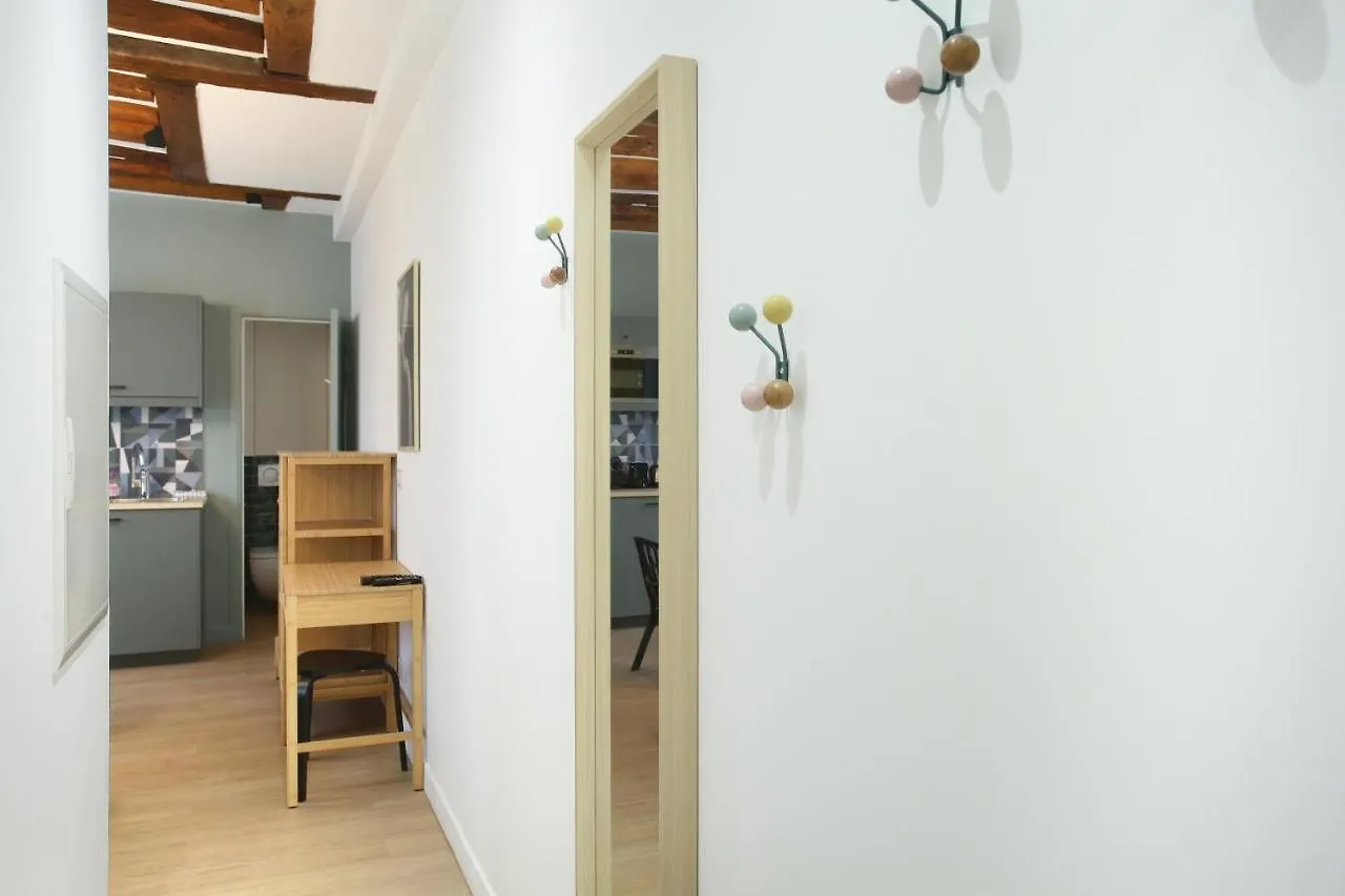 Rent A - Aparts Cadet Apartment